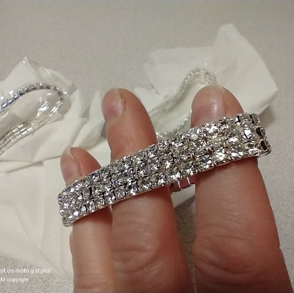 Sparkling reversible Crystal/block flexible 3 row 3/8" costume tennis bracelet